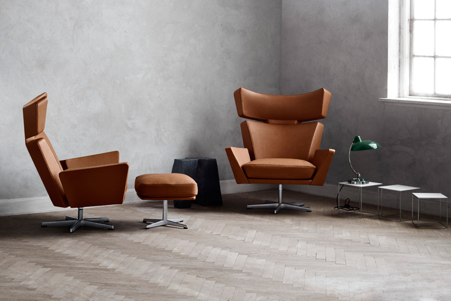 Oksen Lounge Swivel Chair by Fritz Hansen, showing oksen lounge swivel chairs in live shot.