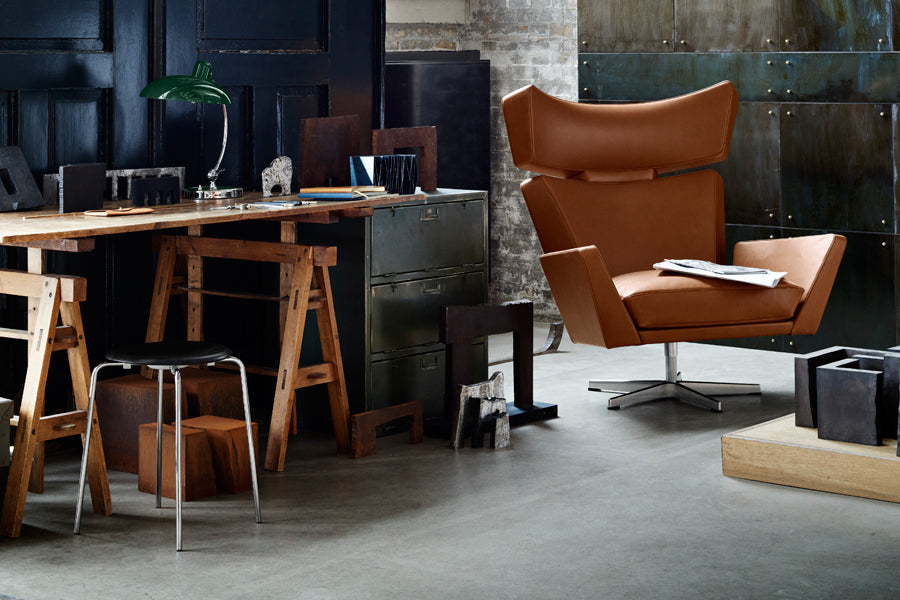 Oksen Lounge Swivel Chair by Fritz Hansen, showing oksen lounge swivel chair in live shot.