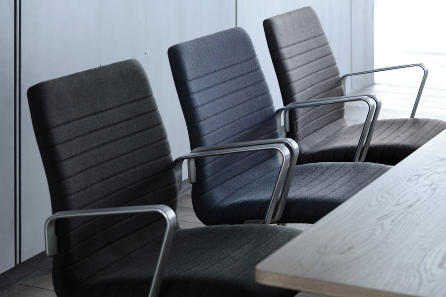 Oxford 4-Star Base Armchair by Fritz Hansen, showing oxford 4-star base armchairs in live shot.