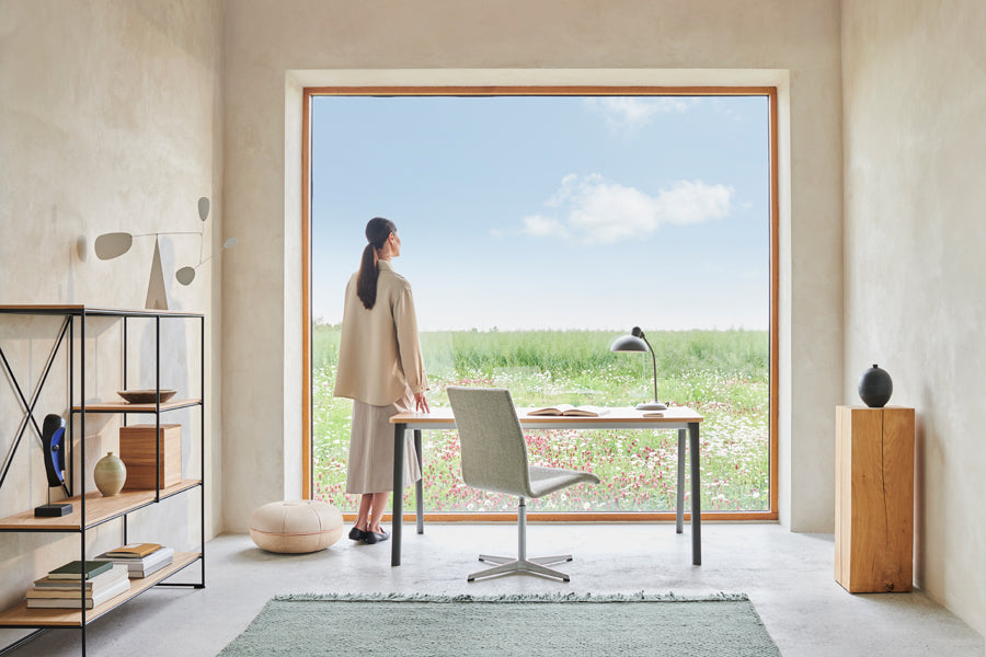 Oxford 4-Star Base Chair by Fritz Hansen, showing oxford 4-star base chair in live shot.
