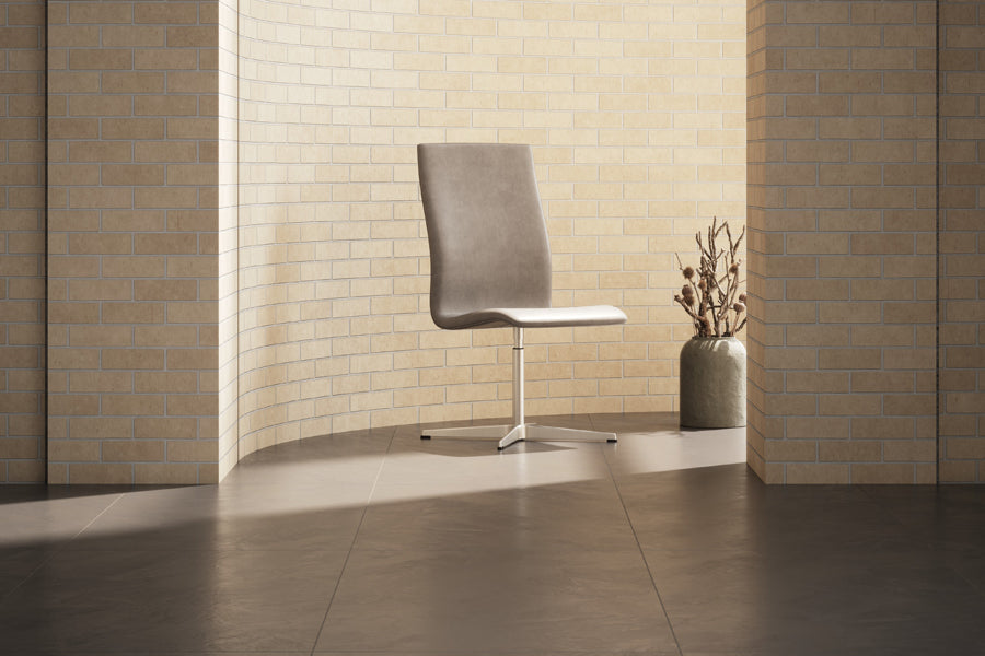 Oxford 4-Star Base Chair by Fritz Hansen, showing oxford 4-star base chair in live shot.
