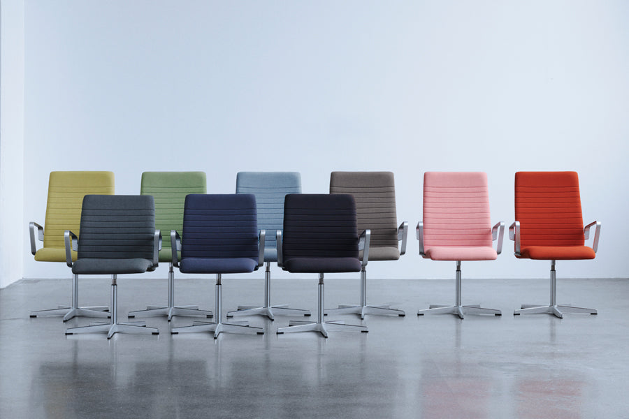 Oxford 5-Star Base Armchair by Fritz Hansen, showing oxford 5-star base armchairs in live shot.