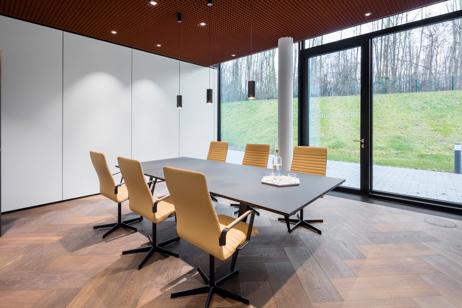Oxford 5-Star Base Armchair by Fritz Hansen, showing oxford 5-star base armchairs in live shot.