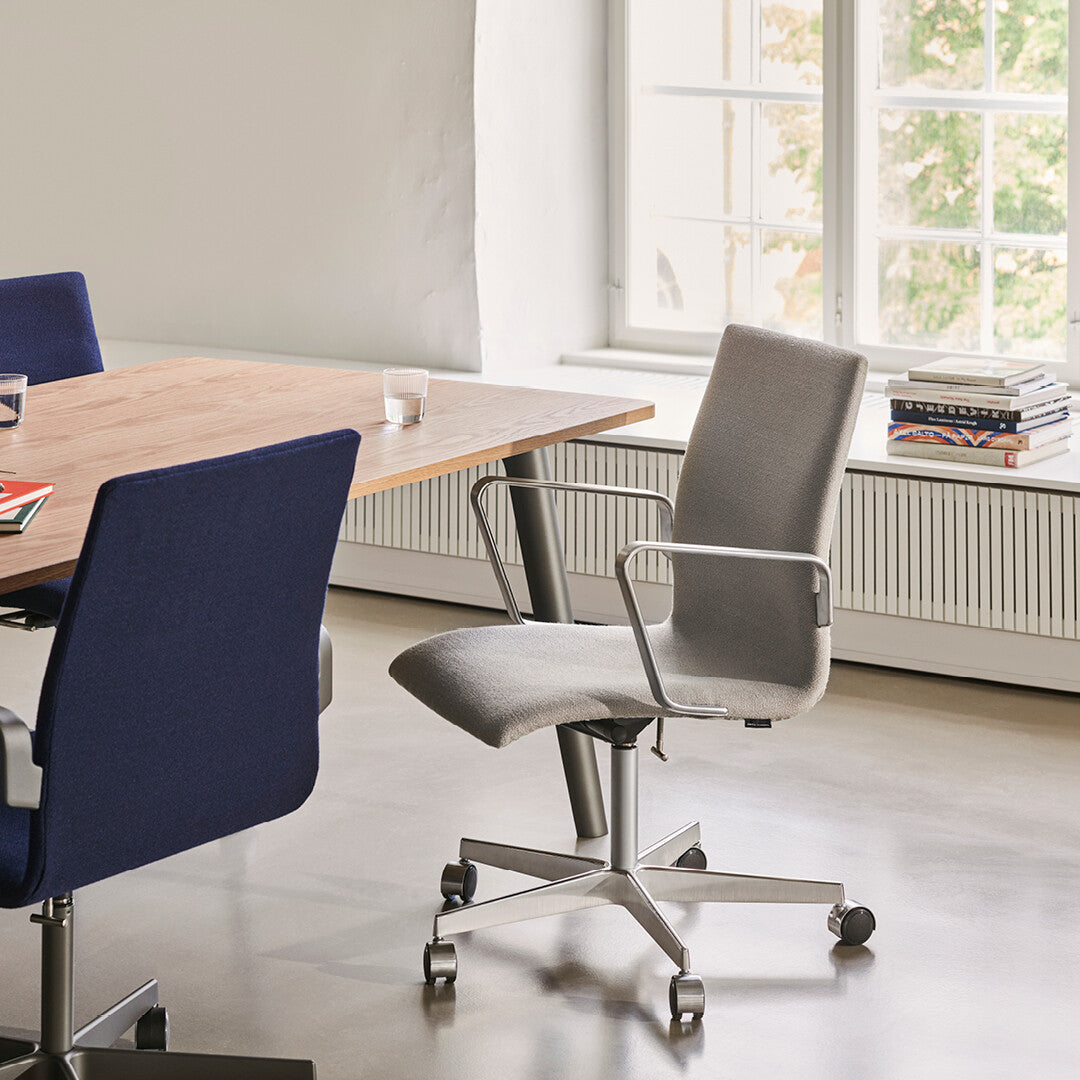 Oxford 5-Star Base Armchair with Castors by Fritz Hansen, showing oxford 5-star base armchairs with castors in live shot.