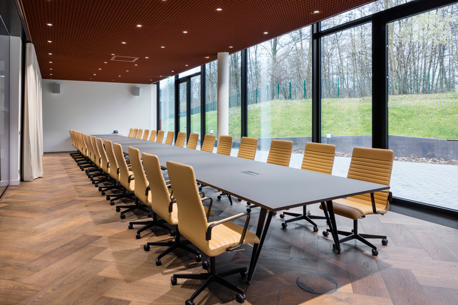 Oxford 5-Star Base Armchair with Castors by Fritz Hansen, showing oxford 5-star base armchairs with castors in live shot.