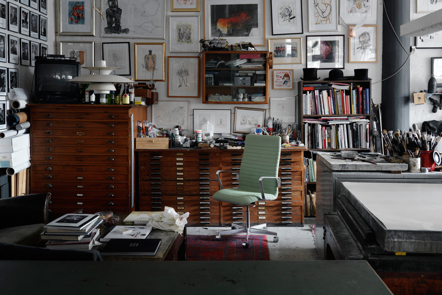 Oxford 5-Star Base Armchair with Castors by Fritz Hansen, showing oxford 5-star base armchair with castors in live shot.