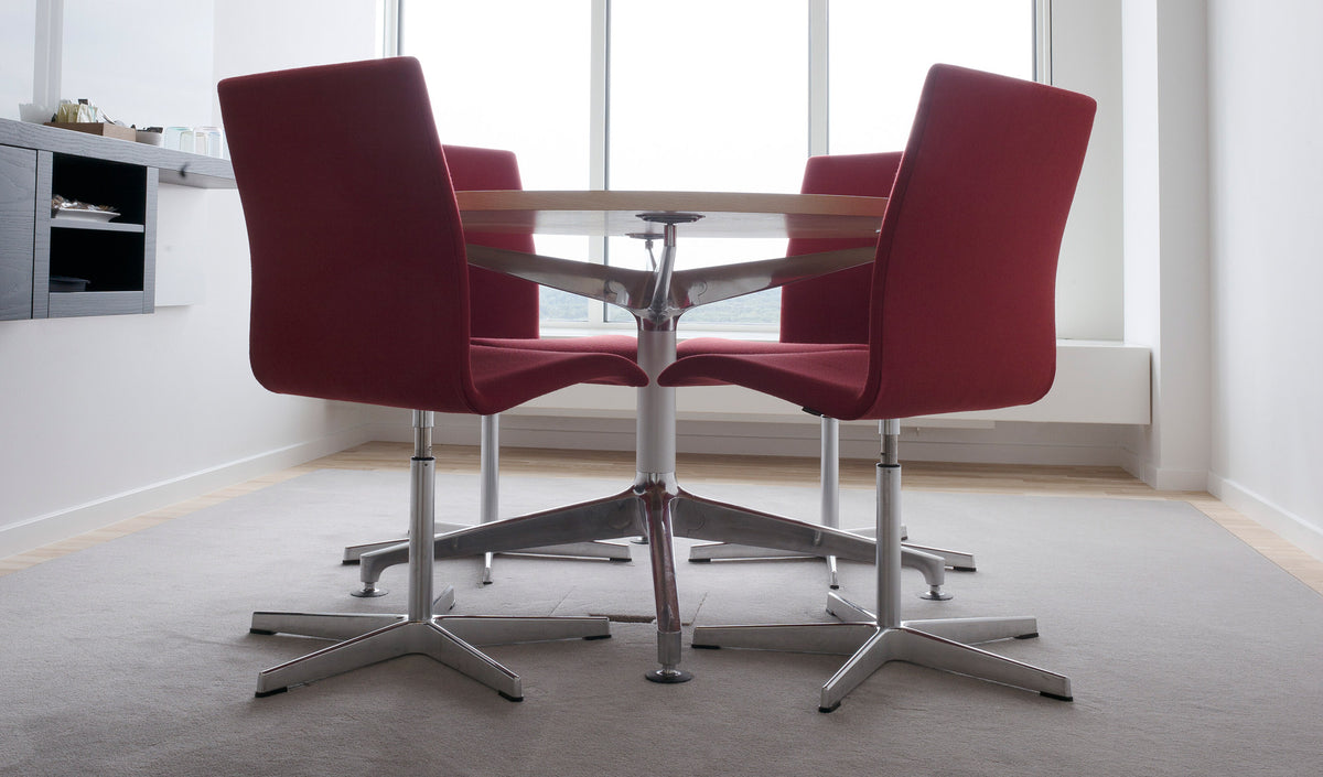 Oxford 5-Star Base Chair by Fritz Hansen, showing oxford 5-star base chairs in live shot.