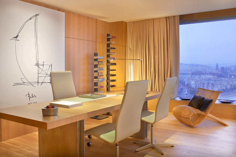 Oxford 5-Star Base Chair by Fritz Hansen, showing oxford 5-star base chairs in live shot.