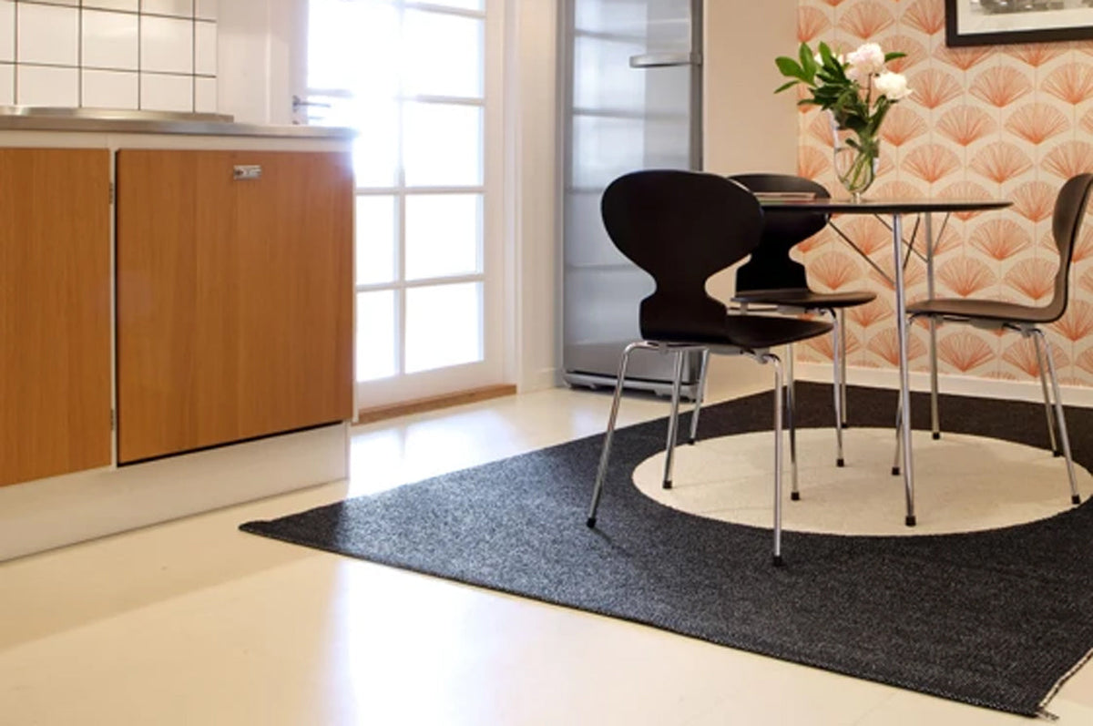 Vera One Black & Vanilla Rug by Pappelinalive shoot of the rug.