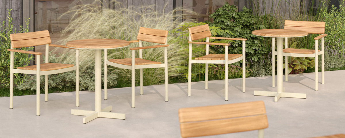 Pelagus Cafe Table by Fritz Hansen, showing pelagus cafe table in live shot.