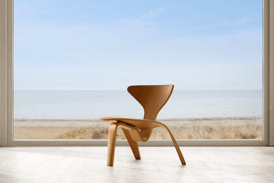 PK0 A Lounge Chair by Fritz Hansen, showing pk0 a lounge chair in live shot.