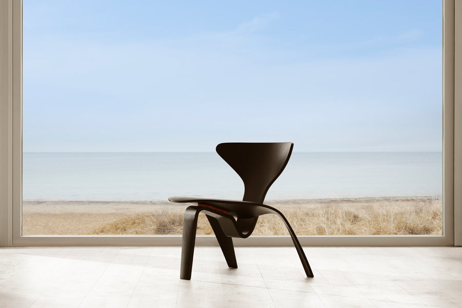 PK0 A Lounge Chair by Fritz Hansen, showing pk0 a lounge chair in live shot.