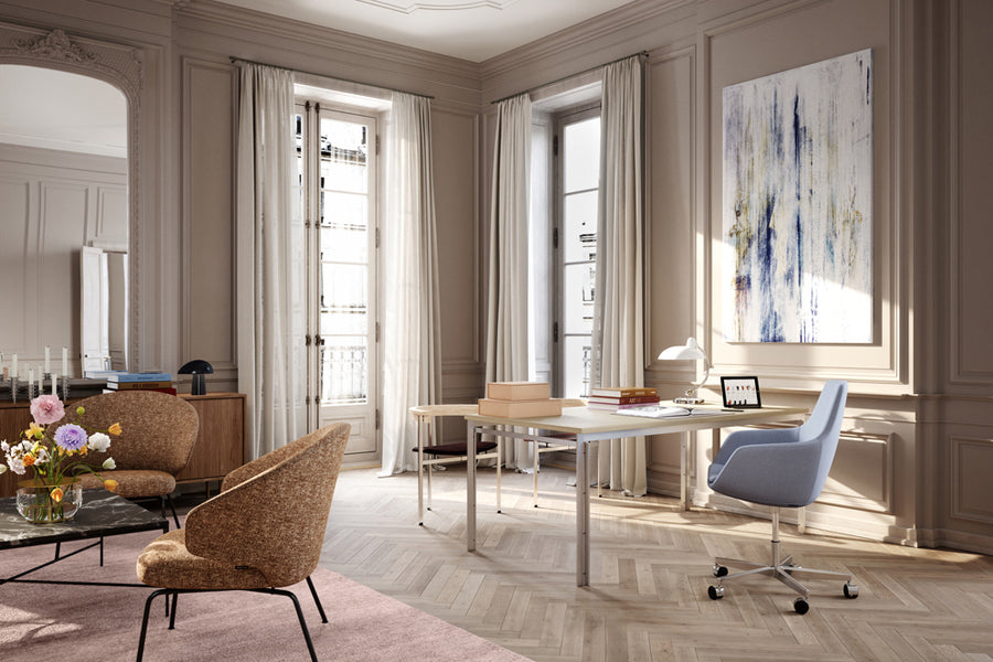 PK51 and PK55 Table by Fritz Hansen, showing pk51 and pk55 table in live shot.