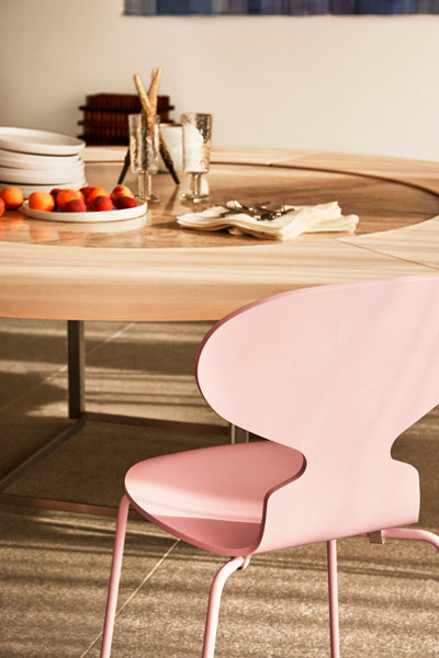 PK54 Table by Fritz Hansen, showing pk54 table in live shot.
