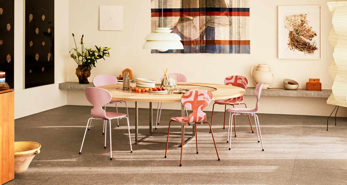 PK54 Table by Fritz Hansen, showing pk54 table in live shot.