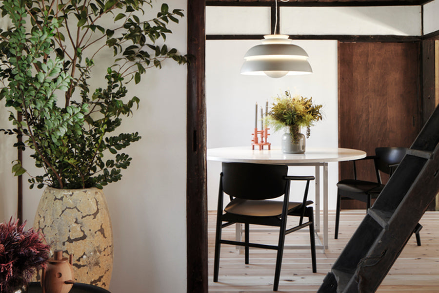 PK58 Table by Fritz Hansen, showing pk58 table in live shot.