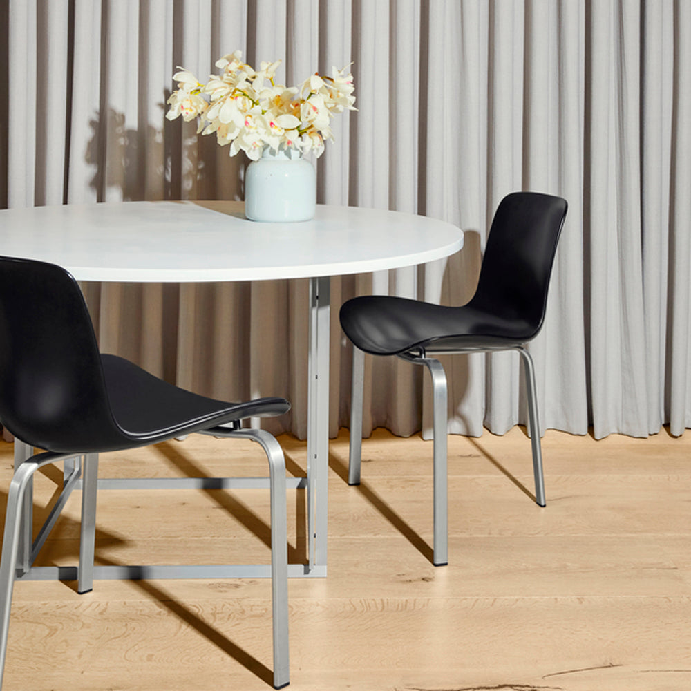 PK58 Table by Fritz Hansen, showing pk58 table in live shot.
