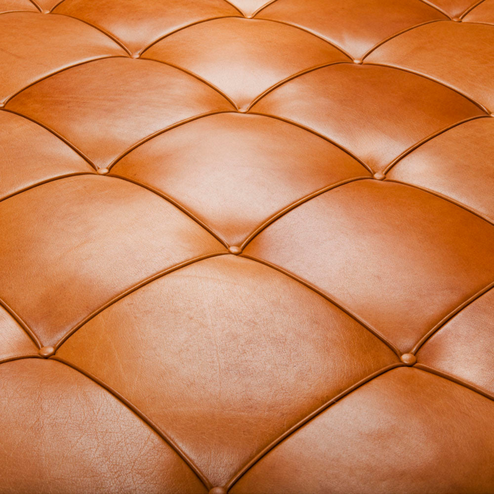 PK81 Daybed by Fritz Hansen, showing closeup view of pk81 daybed.