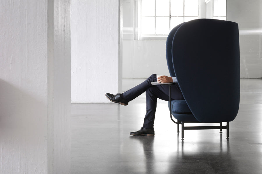 Plenum Sofa by Fritz Hansen, showing plenum sofa in live shot.