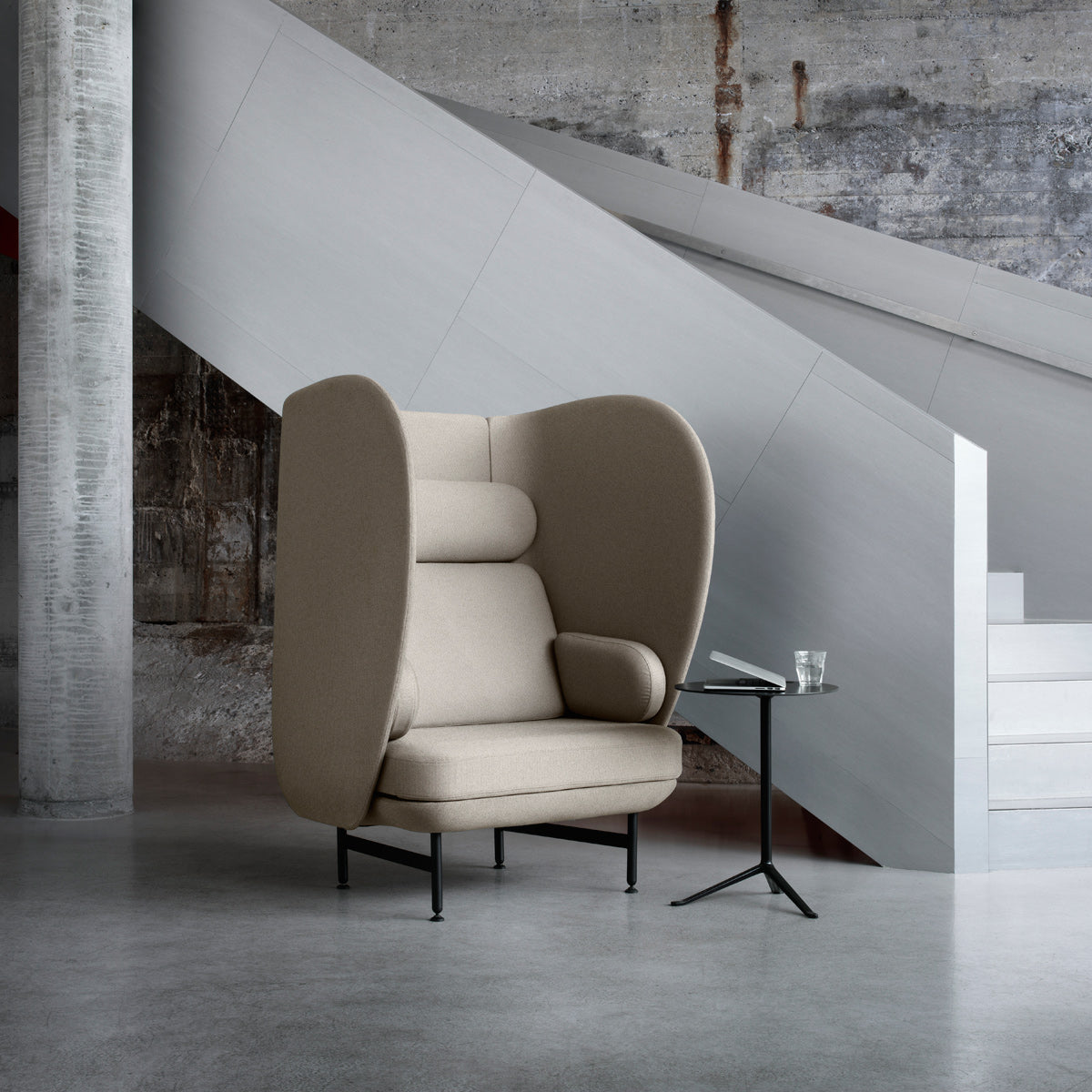 Plenum Sofa by Fritz Hansen, showing plenum sofa in live shot.