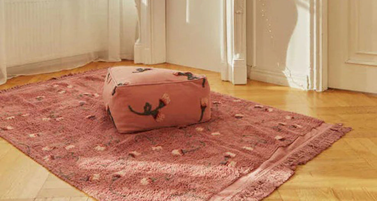 English Garden Pouf Ash Rose by Lorena Canals, showing english garden pouf ash rose in live shot.