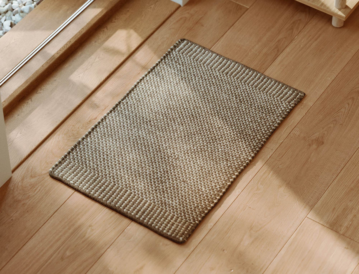 Rombo Mat by Woud, showing rombo mat in live shot.