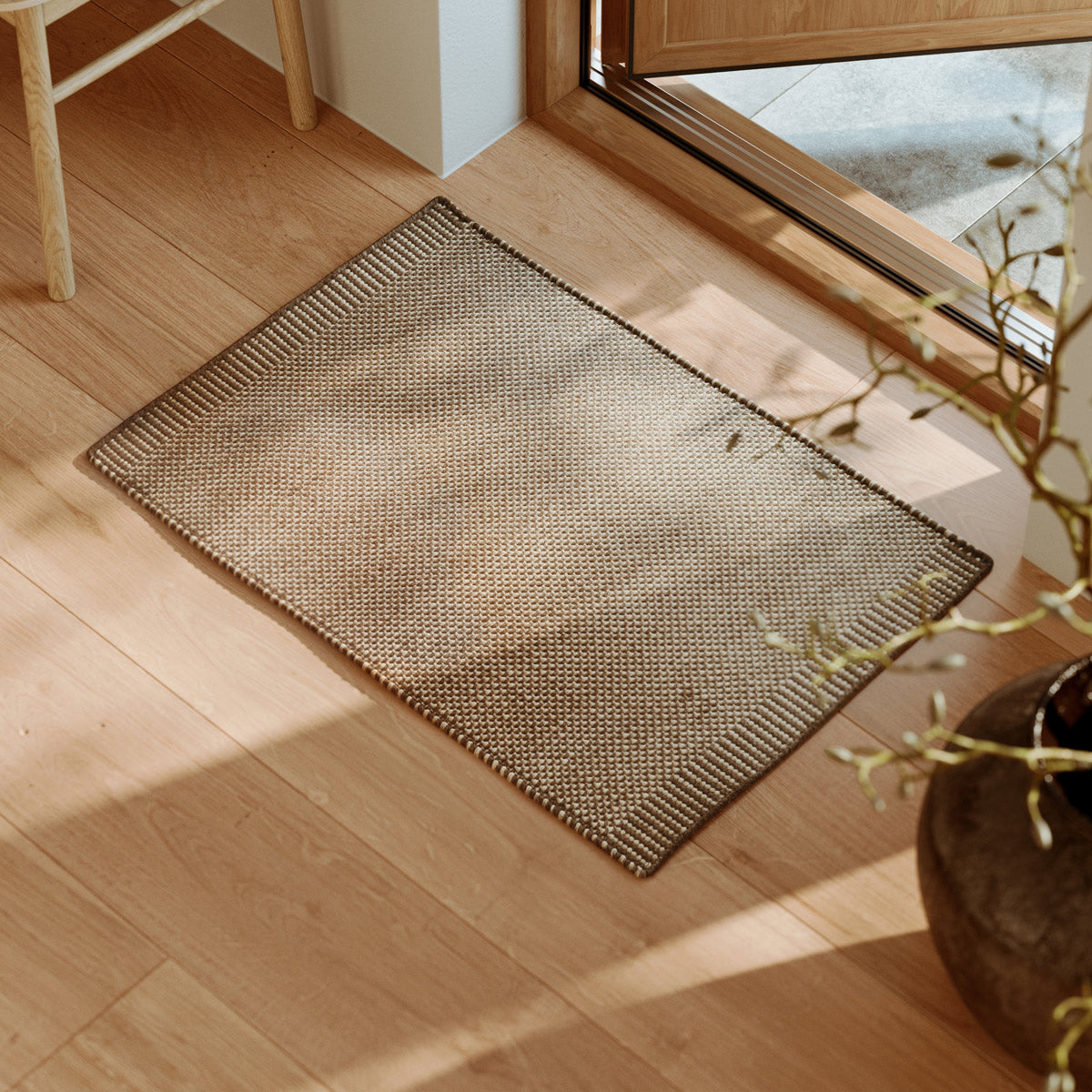 Rombo Mat by Woud, showing rombo mat in live shot.