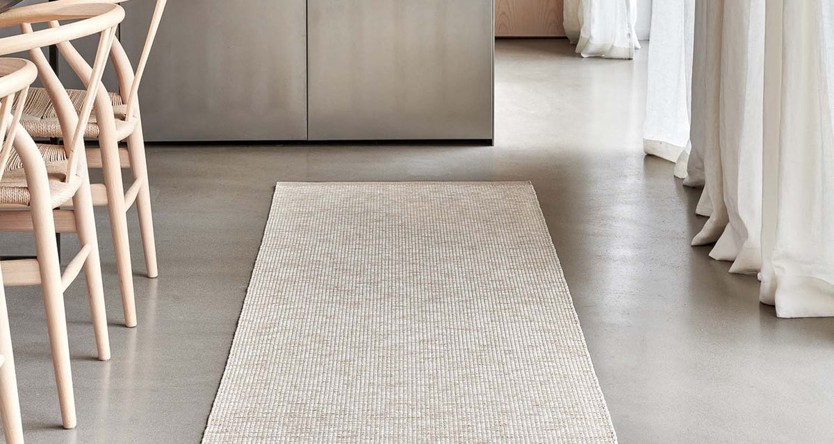 SAM Beige/Vanilla by Pappelina, showing sam beige/vanilla in live shot.