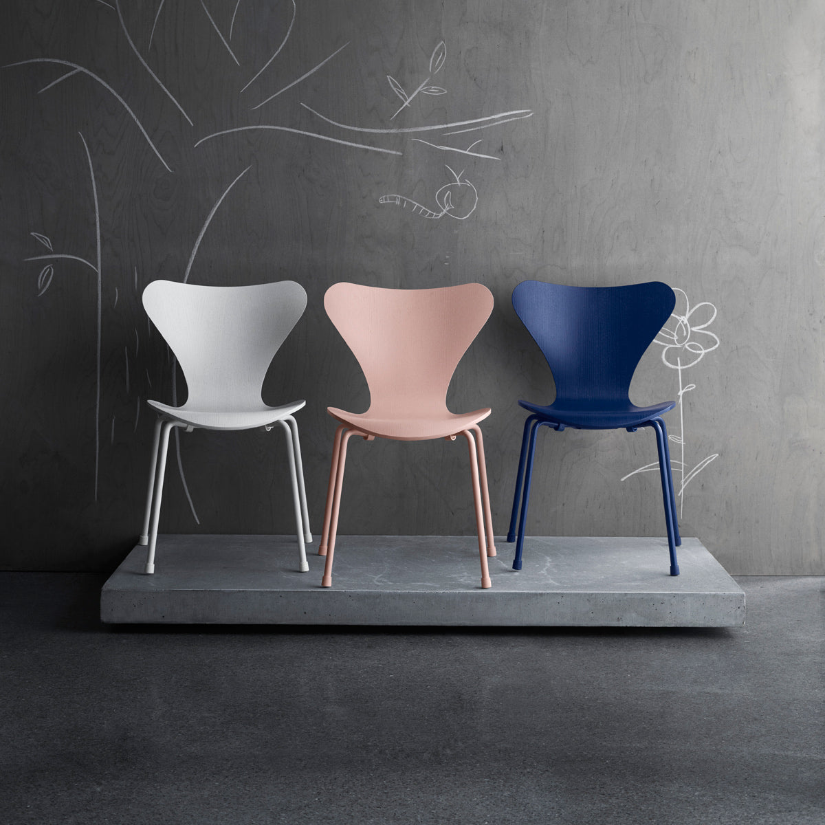 Series 7 Chair by Fritz Hansen, showing series 7 chairs in live shot.