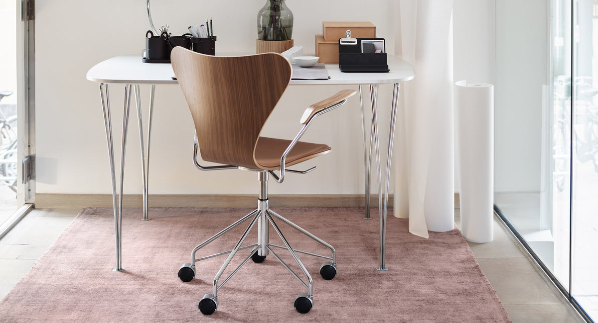 Series 7 Front Upholstery Swivel Armchair by Fritz Hansen, showing series 7 front upholstery swivel armchair in live shot.