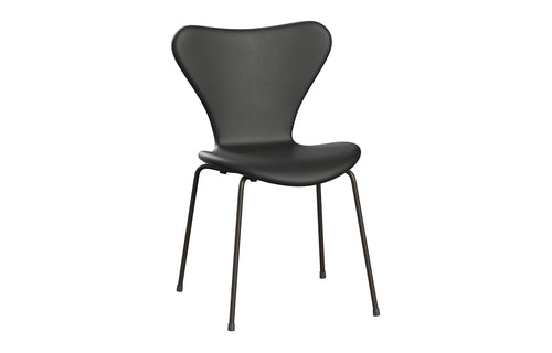 Series 7 Full Upholstery Chair by Fritz Hansen - Brown Bronze Powder Coated Steel, Leather Category 3.