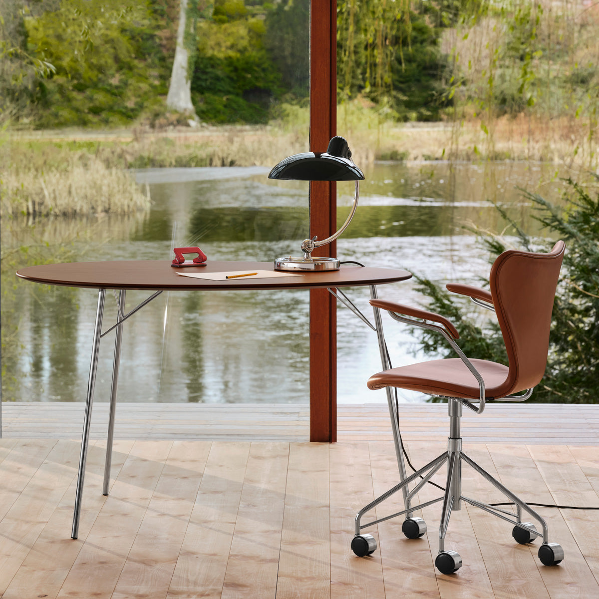 Series 7 Full Upholstery Swivel Armchair by Fritz Hansen, showing series 7 full upholstery swivel armchair in live shot.