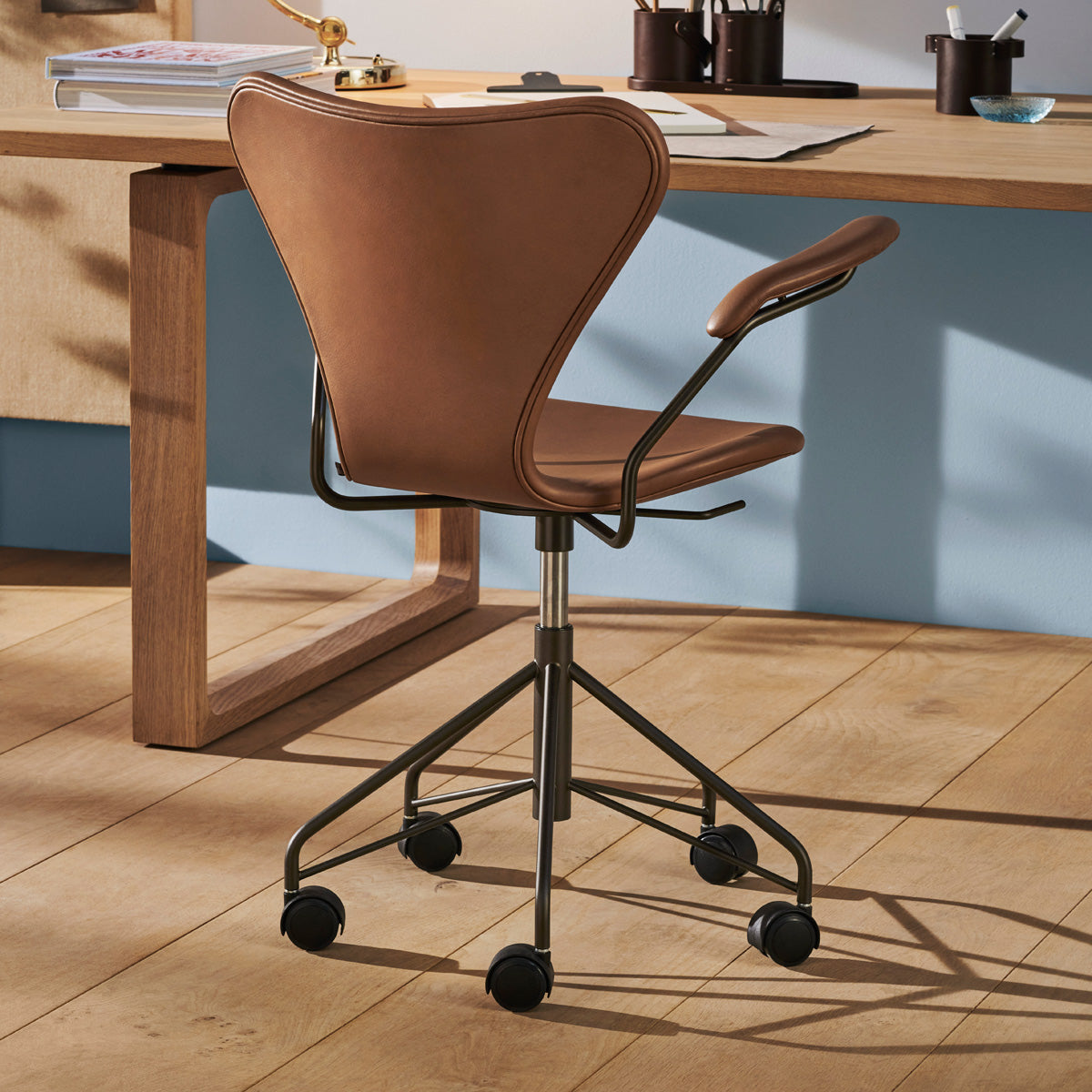 Series 7 Full Upholstery Swivel Armchair by Fritz Hansen, showing series 7 full upholstery swivel armchair in live shot.