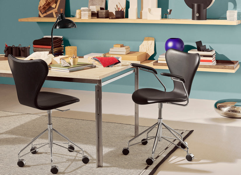 Series 7 Full Upholstery Swivel Armchair by Fritz Hansen, showing series 7 full upholstery swivel armchair in live shot.