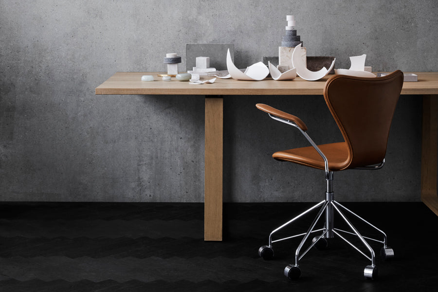Series 7 Full Upholstery Swivel Armchair by Fritz Hansen, showing series 7 full upholstery swivel armchair in live shot.