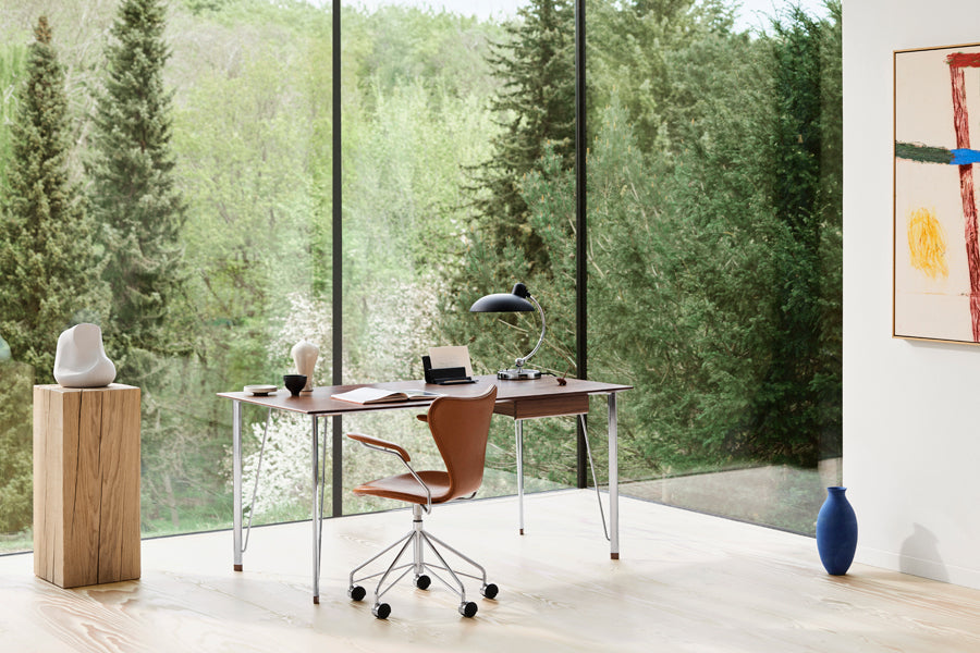 Series 7 Full Upholstery Swivel Armchair by Fritz Hansen, showing series 7 full upholstery swivel armchair in live shot.