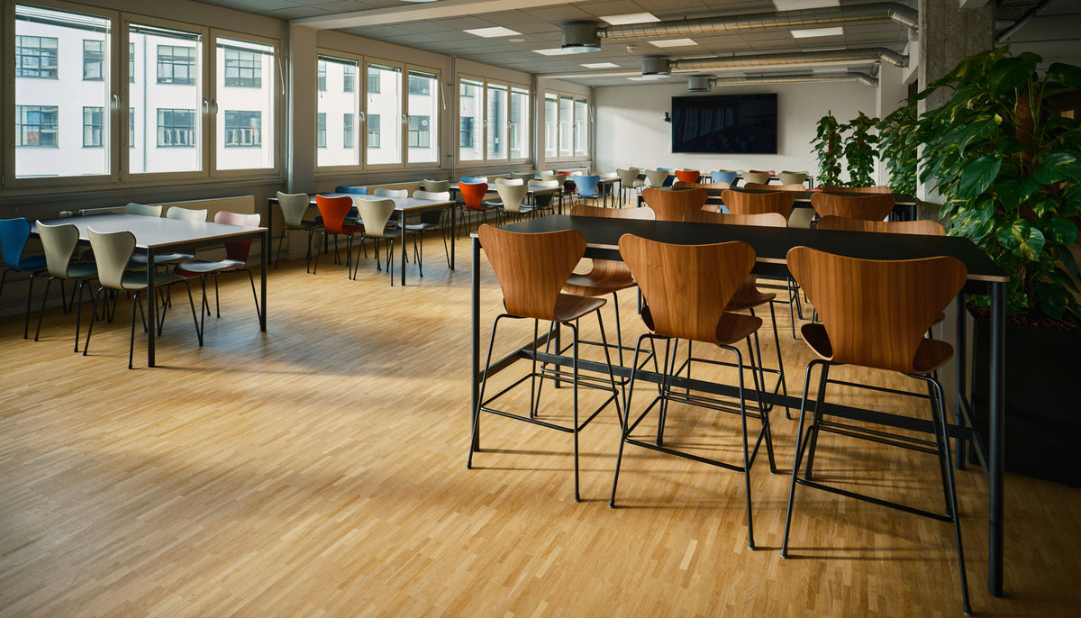 Series 7 Stool by Fritz Hansen, showing series 7 stools in live shot.