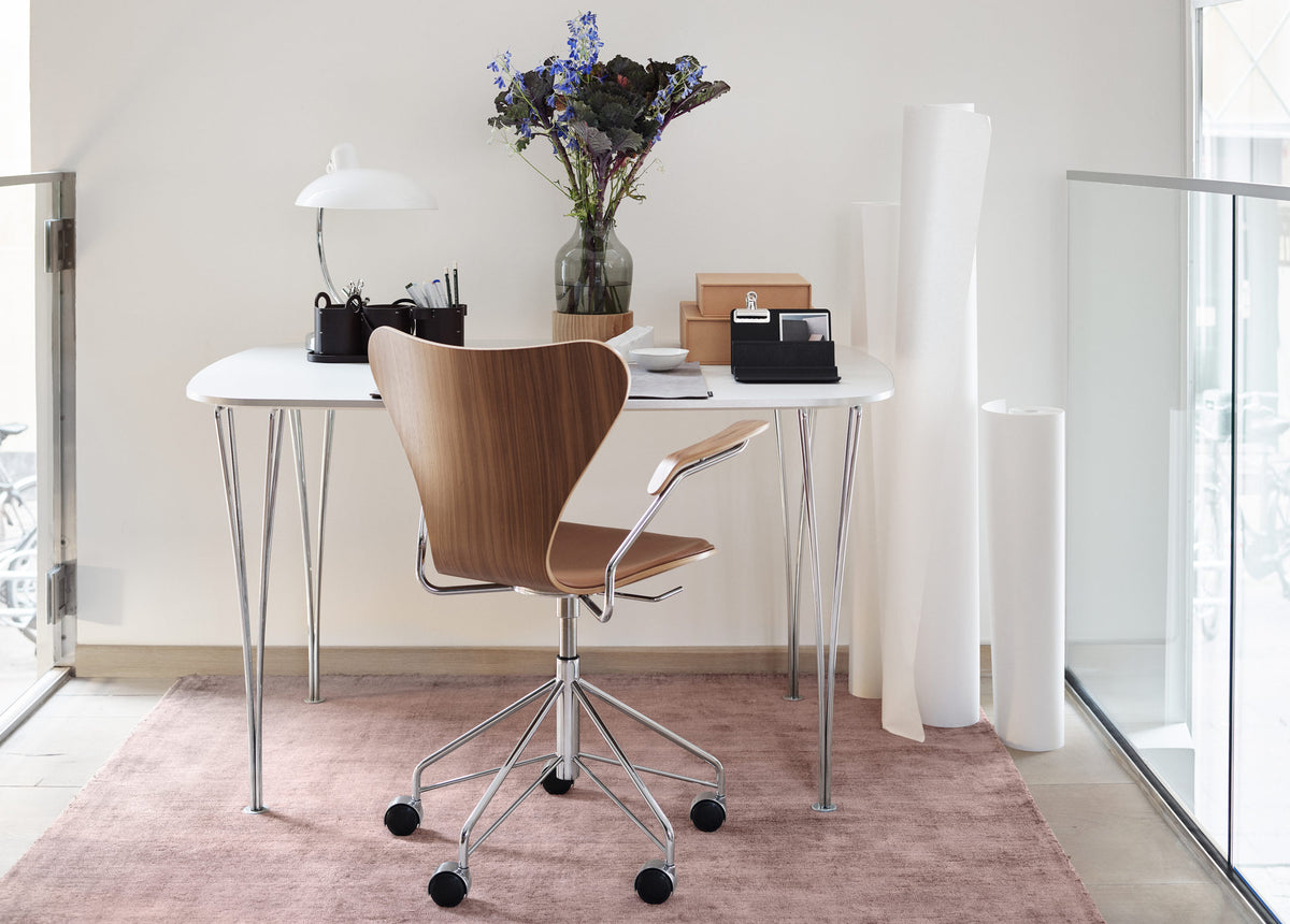 Series 7 Swivel Armchair by Fritz Hansen, showing series 7 swivel armchair in live shot.