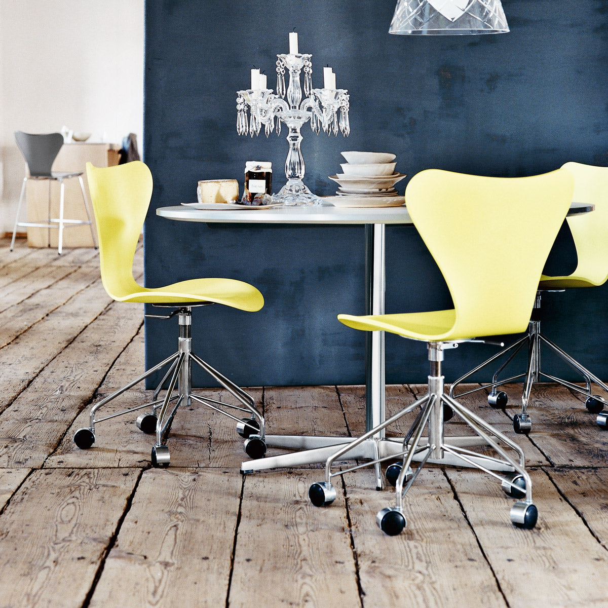 Series 7 Swivel Chair by Fritz Hansen, showing series 7 swivel chairs in live shot.