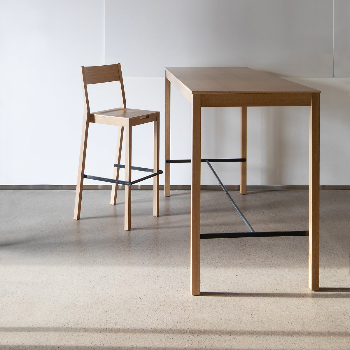 Skandinavia KVBT6 High Chair by Nikari, showing skandinavia kvbt6 high chair in live shot.