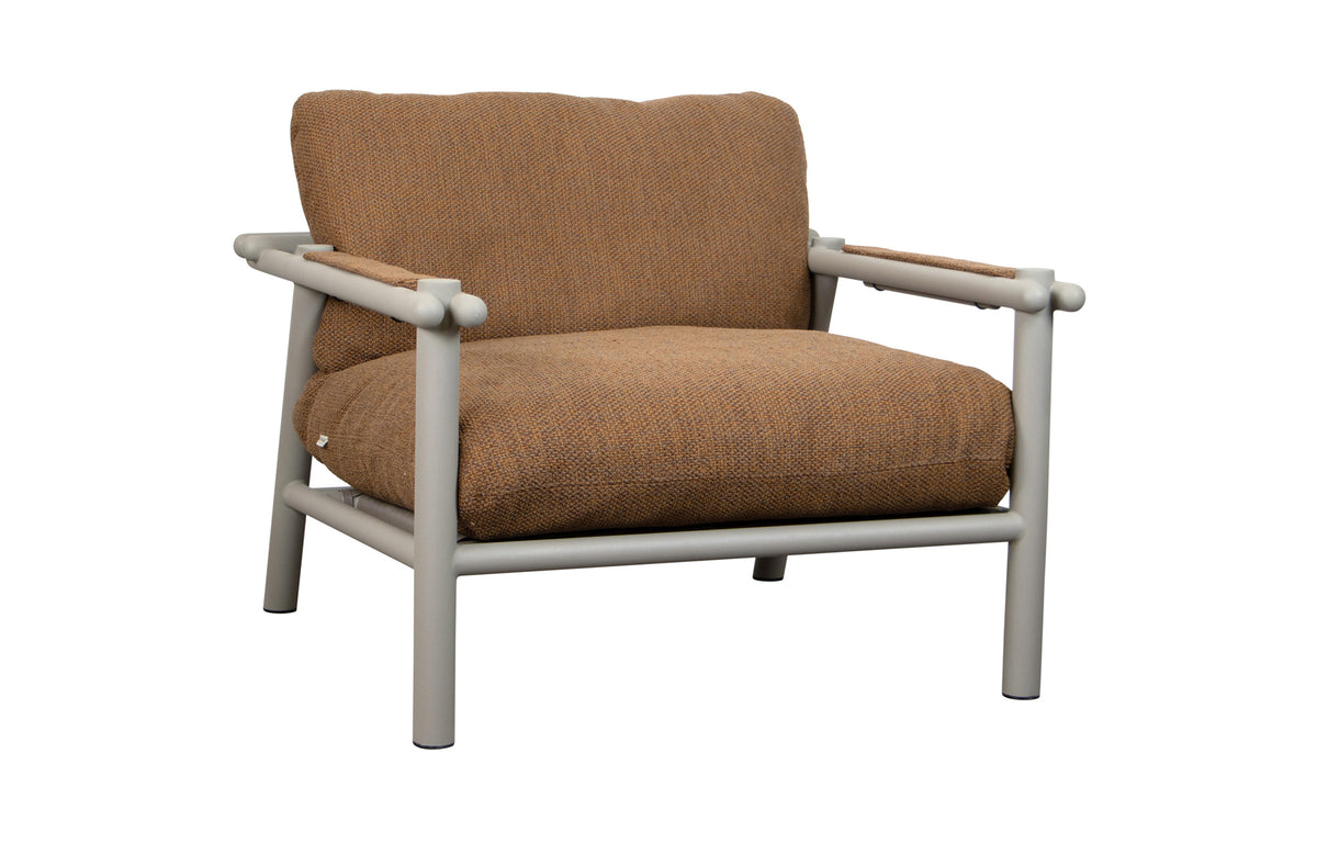 Sticks Lounge Chair by Cane-Line - Taupe Aluminum *, Umber Brown Rise Set.