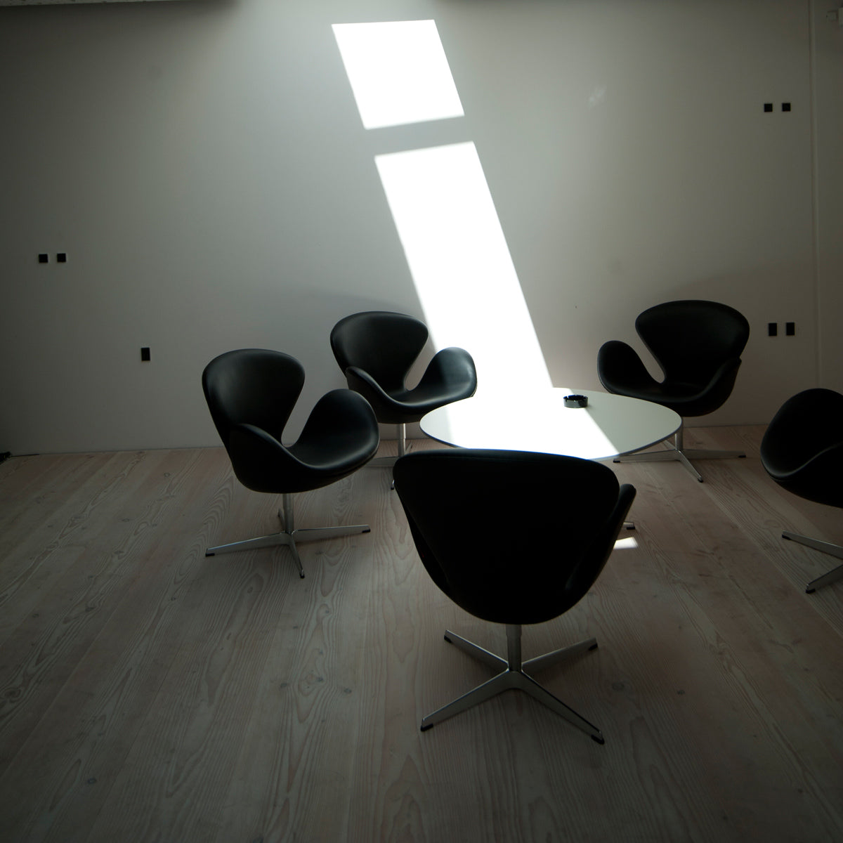 Supercircular Coffee Table by Fritz Hansen, showing supercircular coffee table in live shot.