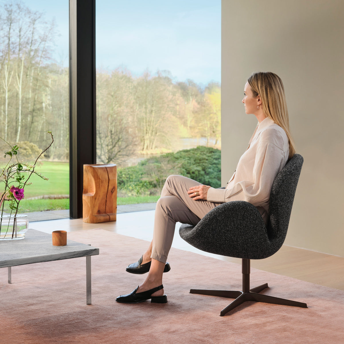 Swan Lounge Swivel Chair by Fritz Hansen, showing swan lounge swivel chair in live shot.