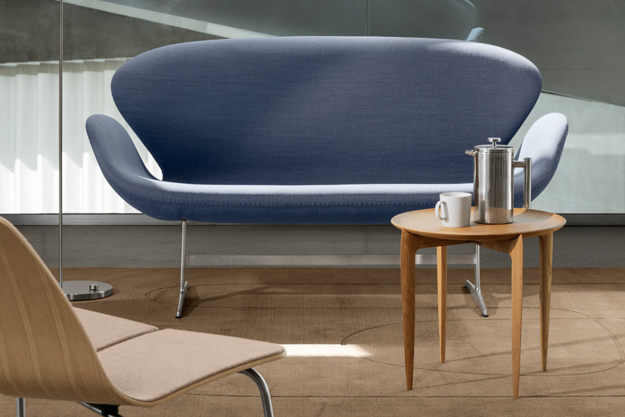 Swan Sofa by Fritz Hansen, showing swan sofa in live shot.