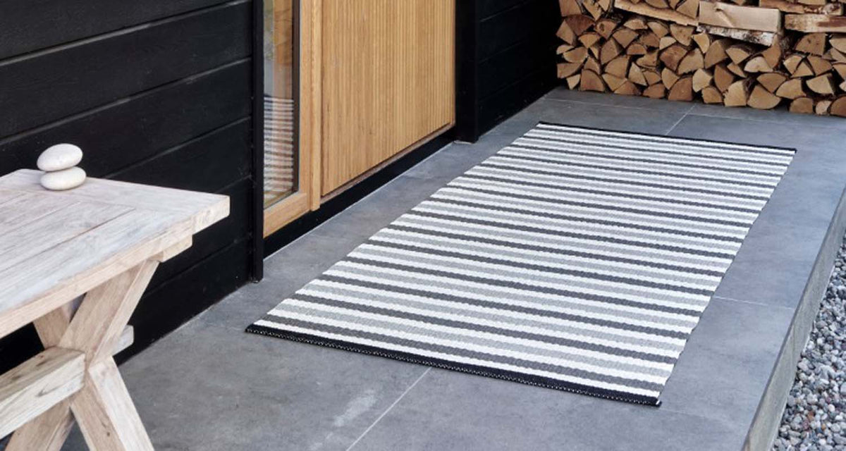 Teo Warm Grey & Charcoal with Vanilla Rug by Pappelina, showing teo warm grey & charcoal with vanilla rug in live shot.