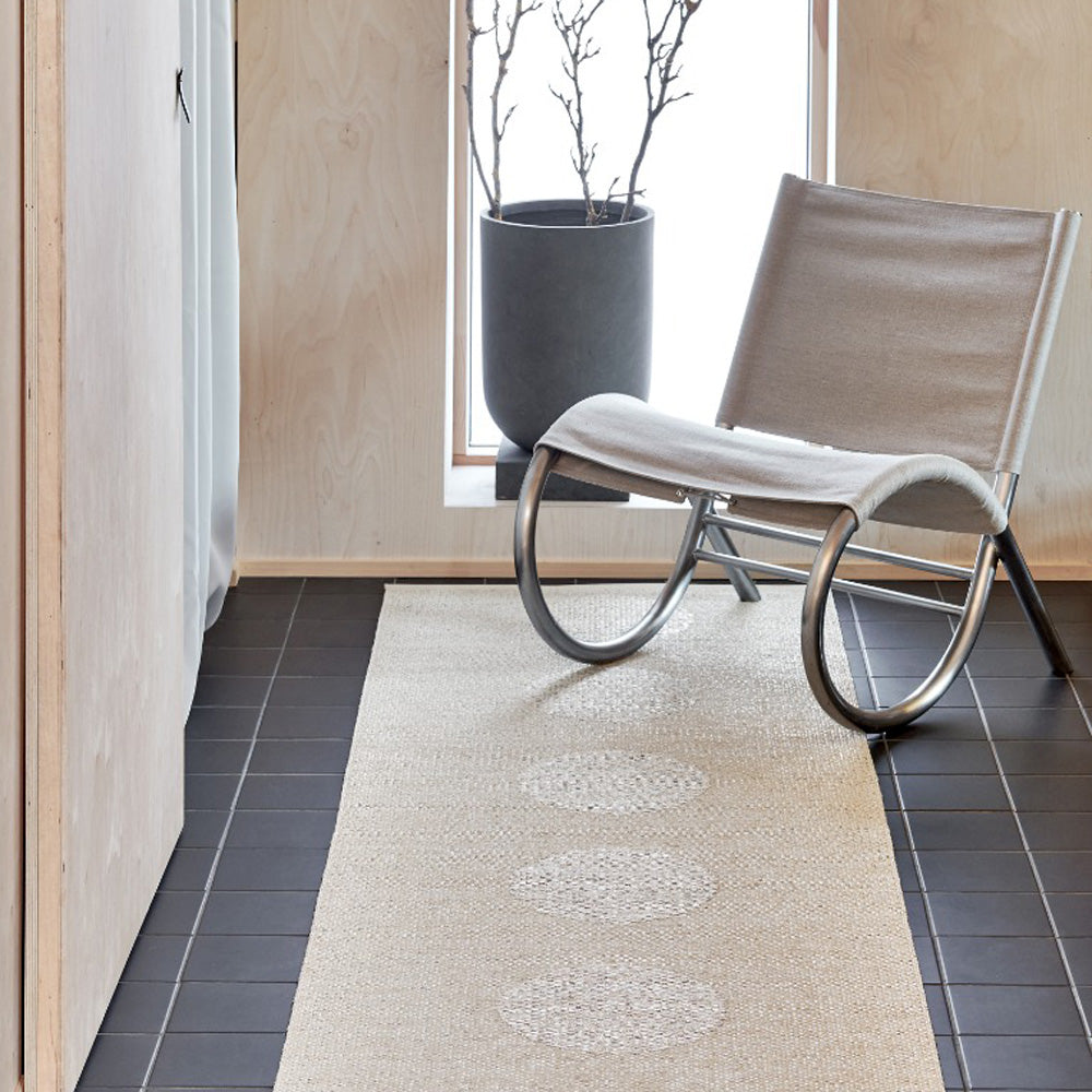 VERA 2.0 Beige & Beige Metallic Rug by Pappelina, showing vera 2.0 beige & beige metallic rug in live shot.