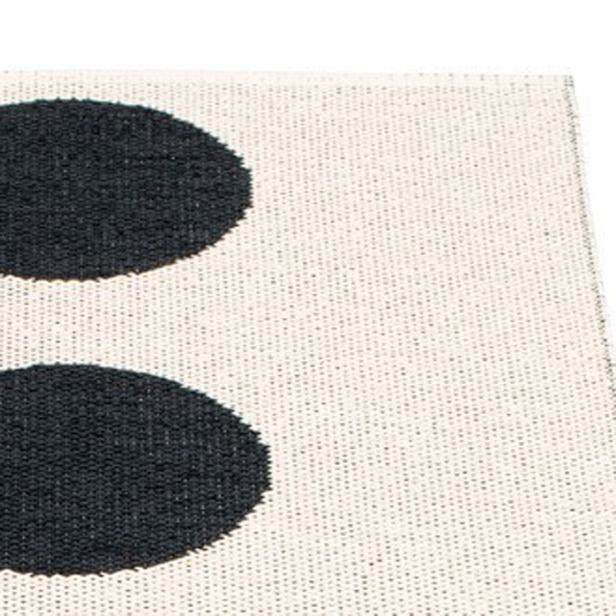 Vera One Black & Vanilla Rug by Pappelina, showing closeup view of vera one black & vanilla rug.