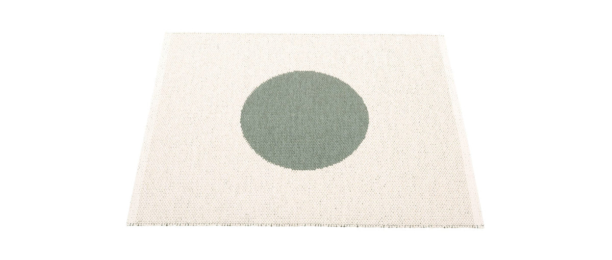 Vera Small One Rug by Pappelina, showing back view of vera small one army & vanilla rug.