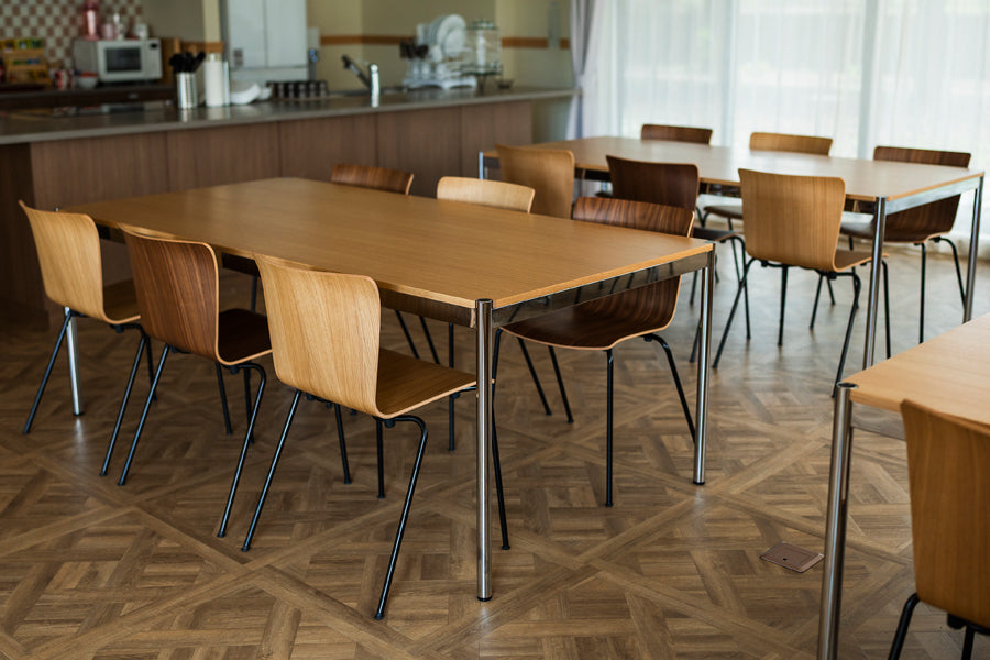 Vico Duo Chair with Welded Linking Device by Fritz Hansen, showing vico duo chairs with welded linking device in live shot.