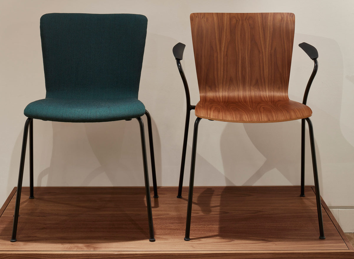 Vico Duo Full Upholstery Chair with Welded Linking Device by Fritz Hansen, showing vico duo full upholstery chair with welded linking device in live shot.